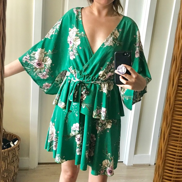 PrettyLittleThing Kimono Sleeve Mini Dress Floral - Picture 2 of 5